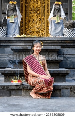 Woman with offering at Balinese temple