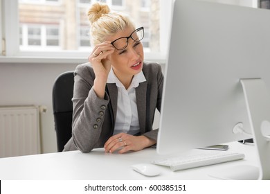 2,586 Eye strain computer Images, Stock Photos & Vectors | Shutterstock