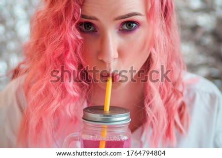 Similar – Foto Bild Junge, fitte Frau, die einen rosa Smoothie trinkt.