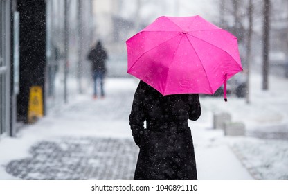 3,214 Girl Umbrella Snow Images, Stock Photos & Vectors | Shutterstock