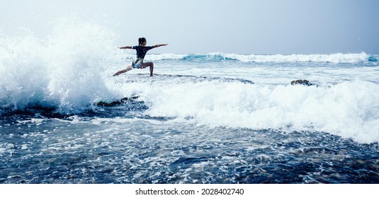 海 サーフィン 女性 日本人 の写真素材 画像 写真 Shutterstock