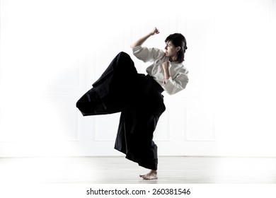  woman practicing Aikido