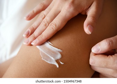 Woman put the cream on skin. 