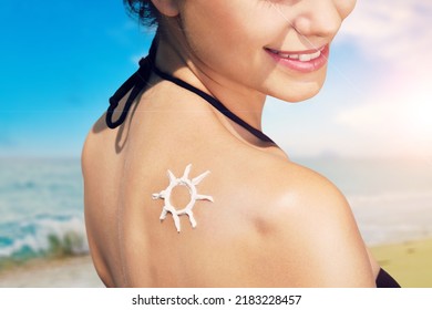 Woman Putting Sunblock Lotion Before Tanning During Summer Holiday On Beach. Sun Cream. Skin Care. Sun Protection