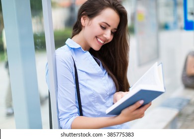 5,404 Reading a book in bus Images, Stock Photos & Vectors | Shutterstock