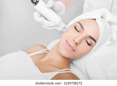 Woman Receiving No-needle High Frequency Mesotherapy At Beauty Salon. Non-invasive Procedure For Skin Rejuvenation