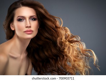 Imagenes Fotos De Stock Y Vectores Sobre Mujer Con Mechas En El