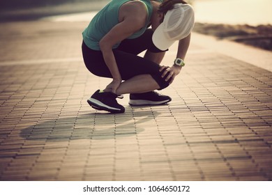 woman runner with sports running knee injury 