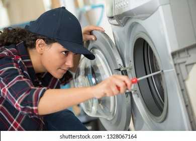 Woman Is Screwing A Washer