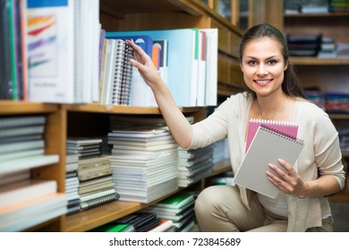 ï»¿american Woman Shopping Notebooks And Writing Paper In Stationary Store