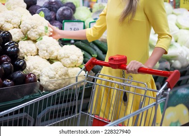 主婦 買い物 の画像 写真素材 ベクター画像 Shutterstock