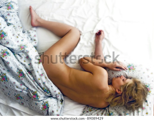 Nackt frau schläft Meine Frau