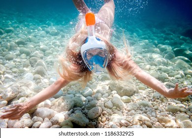 Download Full Face Snorkel Mask Images Stock Photos Vectors Shutterstock Yellowimages Mockups