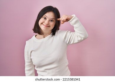 Woman Standing Over Pink Background Smiling Pointing To Head With One Finger, Great Idea Or Thought, Good Memory 