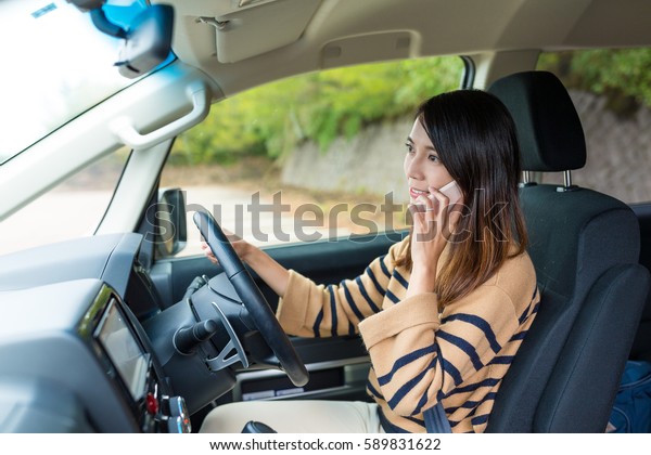 Woman talk to\
cellphone and driving a\
car