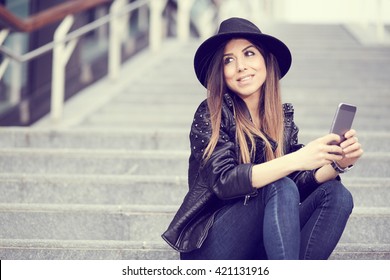 woman talking to mobile - Shutterstock ID 421131916