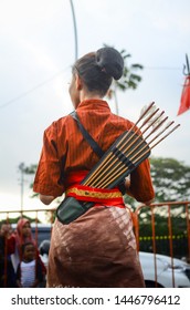 woman with traditional Javanese costume, with arrows
