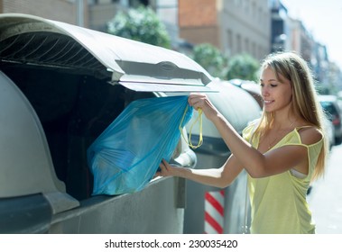 20,205 Woman trash bag Images, Stock Photos & Vectors | Shutterstock