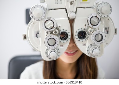 Woman unergo eyes test