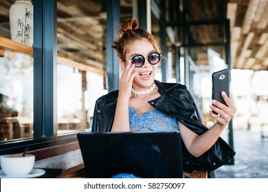 woman updating her snapchat in cafe