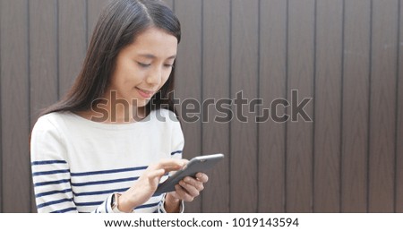 Woman use cellphone 