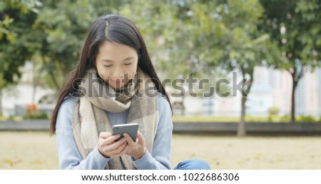 Woman use of mobile phone in the city 