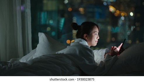 Woman use of mobile phone and read on cellphone at night