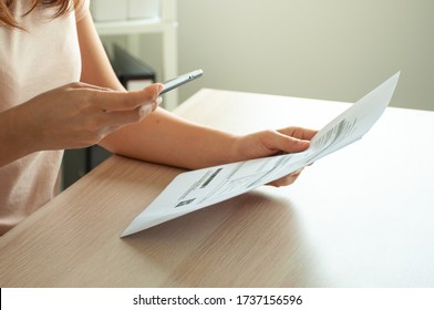 A woman uses a smartphone to scan barcode by connecting to the internet from 5G signal to access online payment applications.