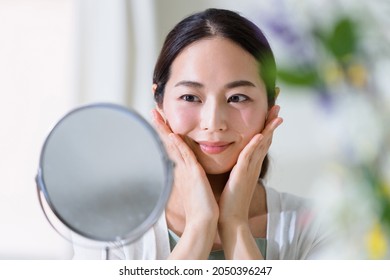 Woman watching mirror skin care (beauty image)