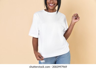 Woman wearing a blank white t-shirt and jeans