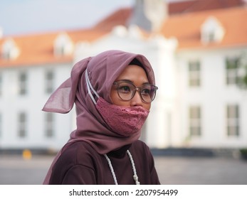 A Woman Wearing A Hijab And Wearing A Mask, Which Is The Same Color