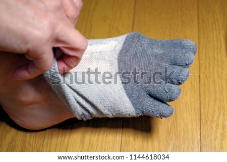 A woman wearing sock.