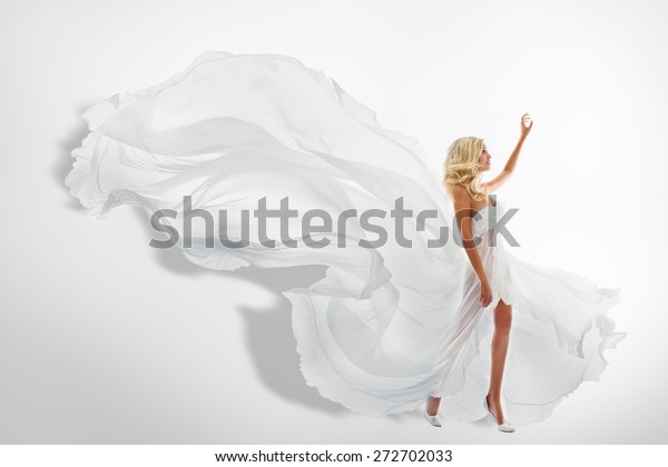 手を上げた女性の白いなびくドレス 飛ぶ布 風に流れる絹布 の写真素材 今すぐ編集