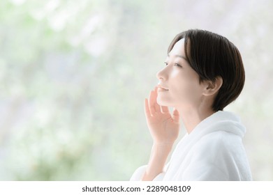 Woman who is easy to use for beauty that touches the skin with her hands Concerned - Powered by Shutterstock