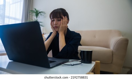 A Woman Who Is Unwell With Stiff Shoulders