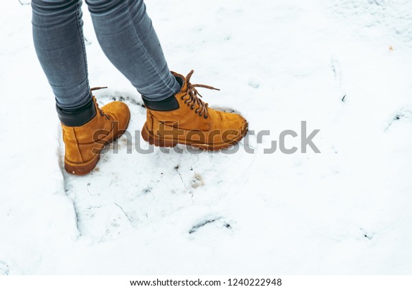 boots for snow and ice woman