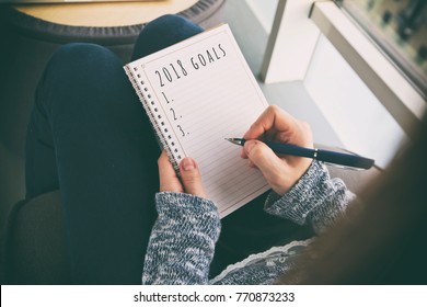 The Woman Is Writing Goals For 2018 Year