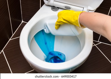 Woman Yellow Rubber Gloves Cleaning Toilet Stock Photo 649003417 ...