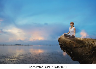 Woman Yoga - relax in nature