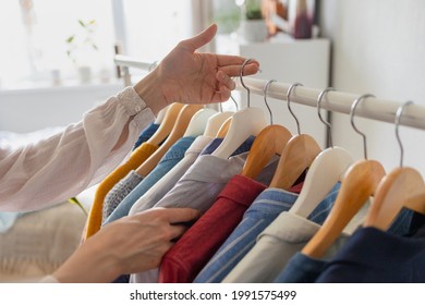 7 Black Man Holding Many Things To Sell Images, Stock Photos & Vectors ...