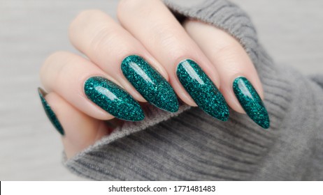Woman's nails and hand