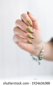 and green manicure 