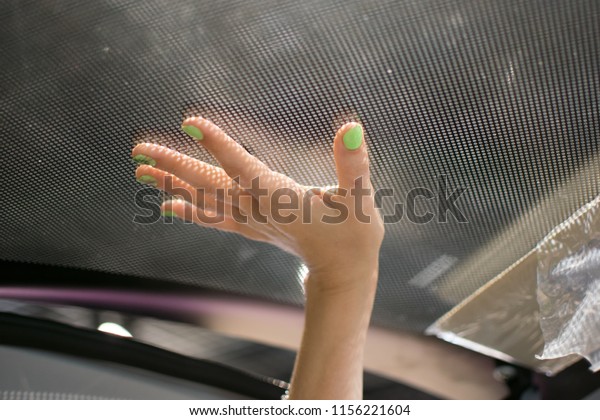 a woman's hand
opens a window in the car