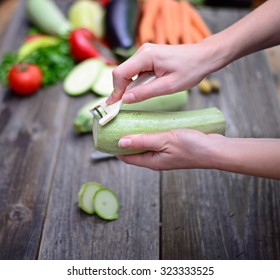 Womans Hand Peeling Fresh Zucchini Stock Photo 323333525 | Shutterstock