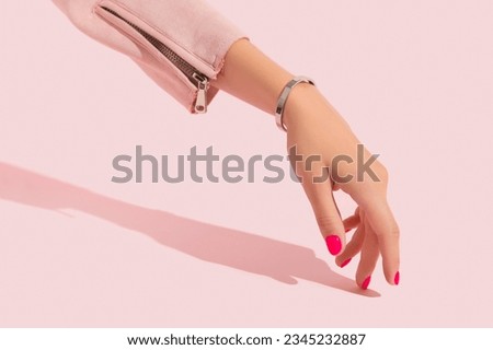 Womans hand with pink nail design. Manicure, pedicure beauty salon concept. Trendy color 商業照片 © 