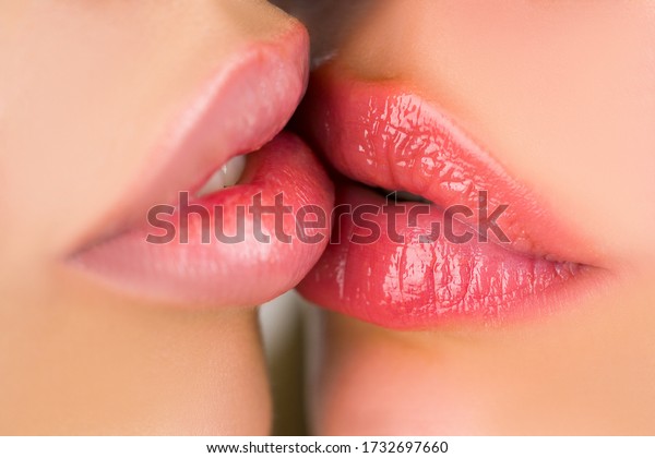 Lesbian mouth squirt