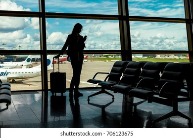 315 Airport Bag Handler Images, Stock Photos & Vectors 