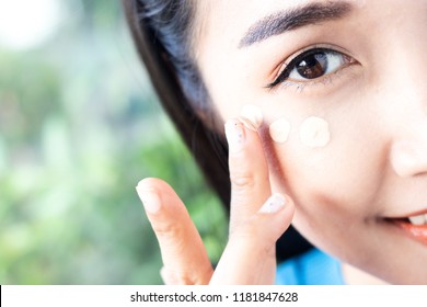 Women Are Applying Concealer Under The Eyes.