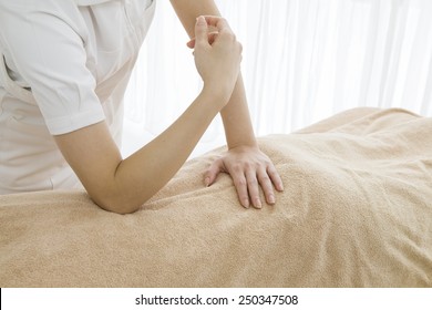 Women Back Massage