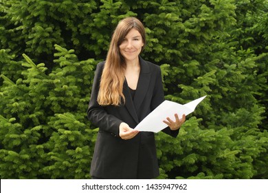  Women brunette with smile in a business suit with office documents in hand against the green backdrop  ( bussiness woman)